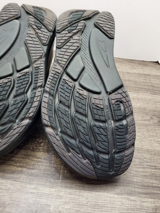 Athletic_Shoes